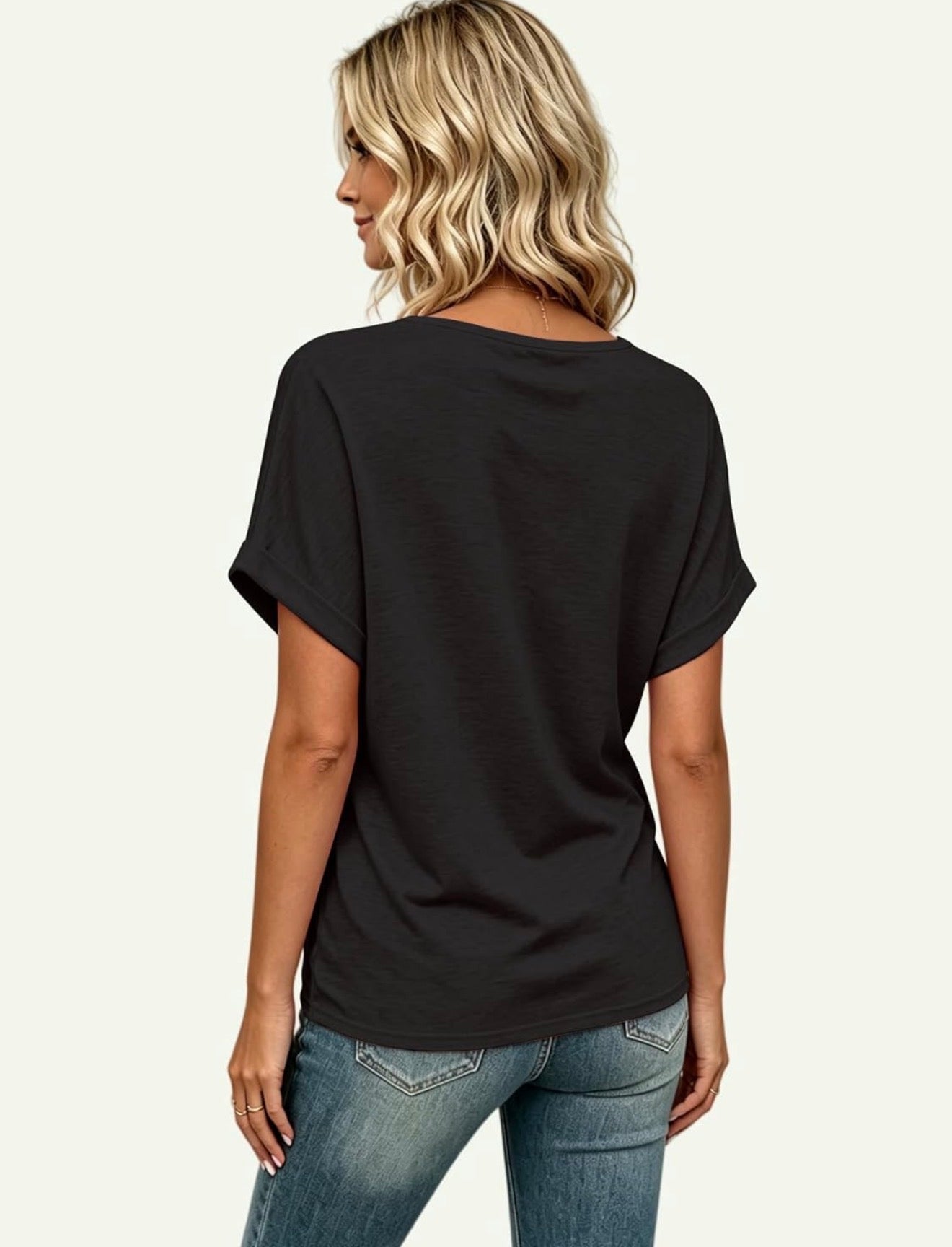 Camiseta con mangas en V negro